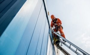 tenaga kerja bangunan tinggi tingkat 2